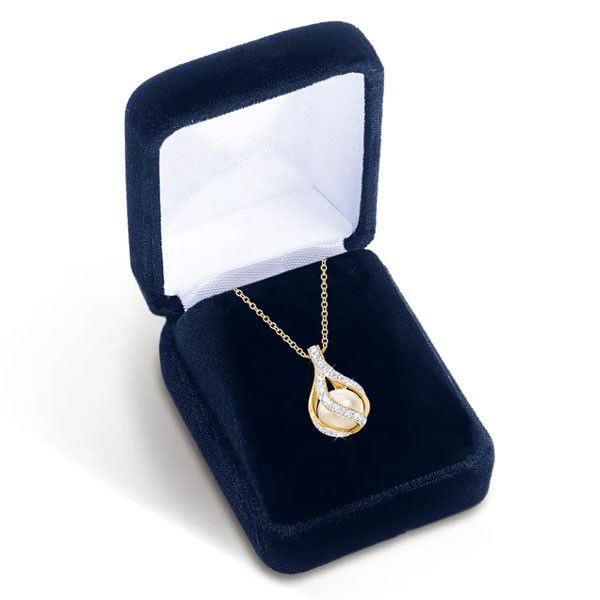 Colar de pérolas e diamantes Love's Embrace